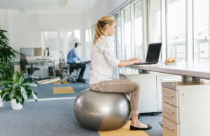 Gesundheit und Wohlbefinden am Arbeitsplatz: Wie Unternehmen das Ruder übernehmen