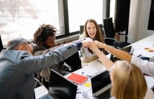 Die Bedeutung von Team Building: Warum es wichtig ist und wie man es richtig macht