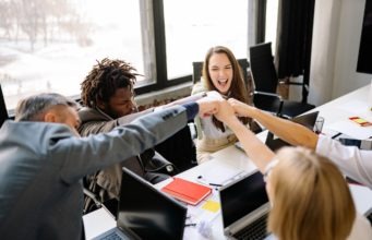 Die Bedeutung von Team Building: Warum es wichtig ist und wie man es richtig macht